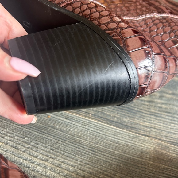 Boots - Picture 7 of 8